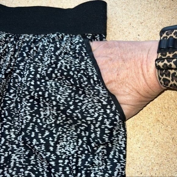 Zara Black & White Pleated Mini Skirt Woven Textured Pattern Lined Size Small - Picture 4 of 8